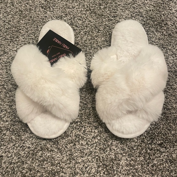 Parlovable Women's Cross Band Slippers White New With Tags Size 7/8 - Picture 2 of 8